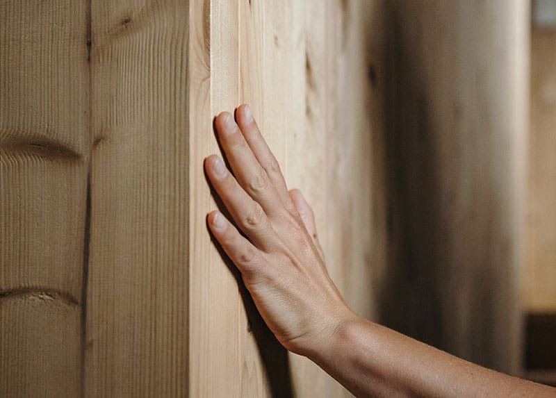 lina-casa-parete-di-legno
